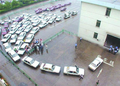 交通管理局：年检车辆下雨怎么处理