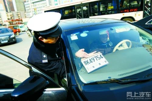 车辆管理所：二手车过户后有临牌吗