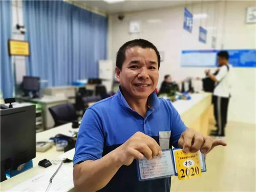 交警：汽车六年内年检需要带什么