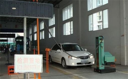 车辆管理所：汽车年检去哪里