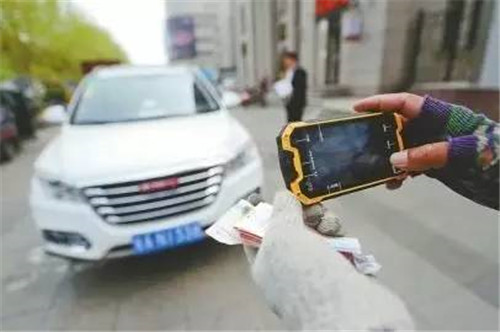 车辆管理所：汽车年检是甚么时辰